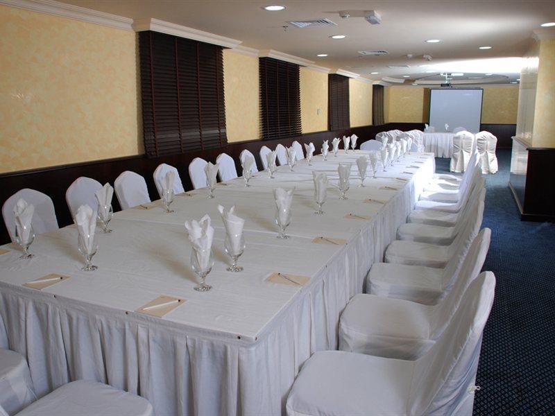 Al Bustan Hotel Шарджа Экстерьер фото