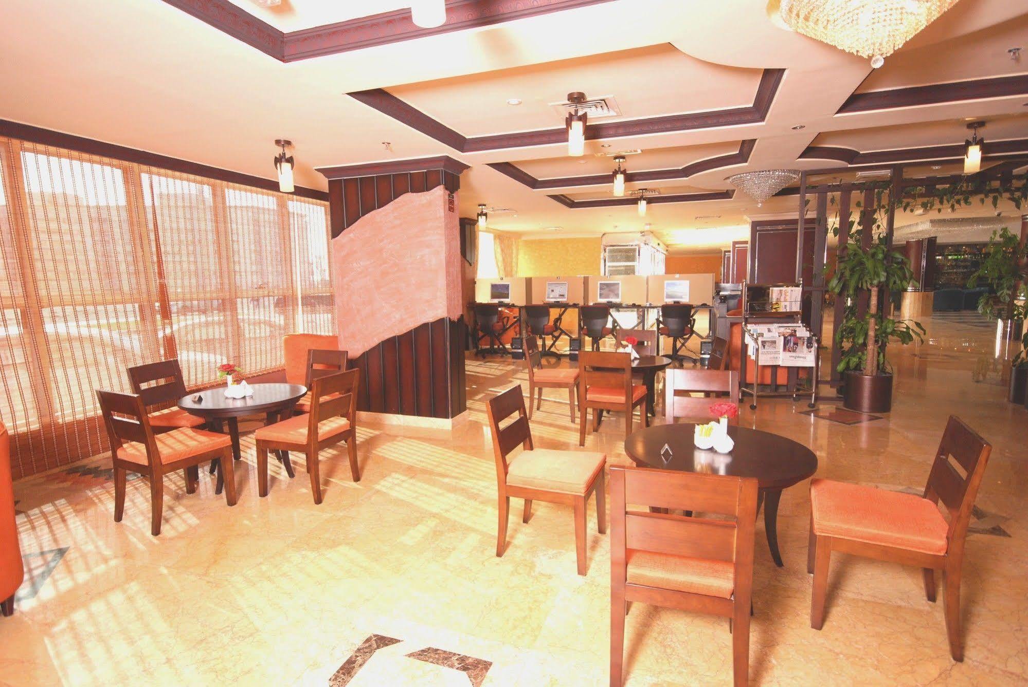 Al Bustan Hotel Шарджа Экстерьер фото